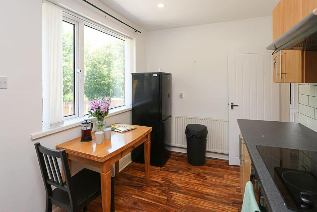 2 Bedroom House In Belfast With Garden Esterno foto
